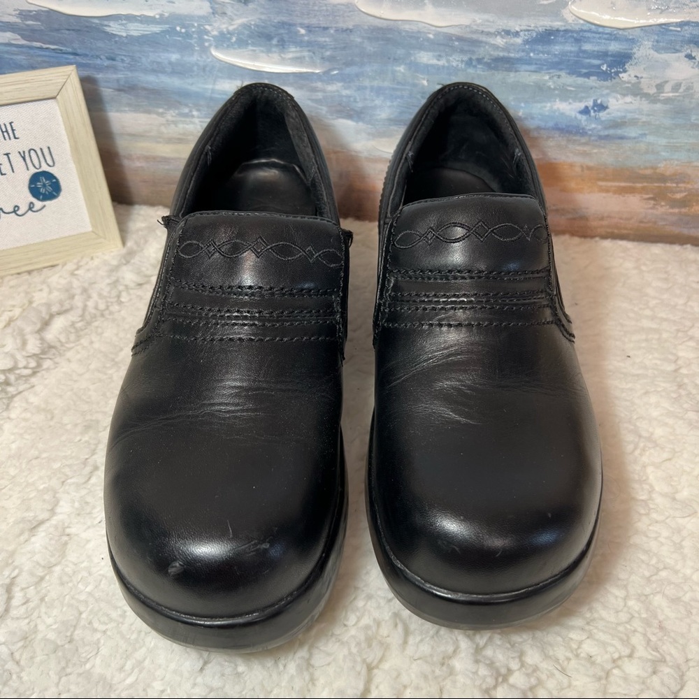 Ariat Expert Safety Oil resistantClog Composite Toe, woman’s size 9.5 black